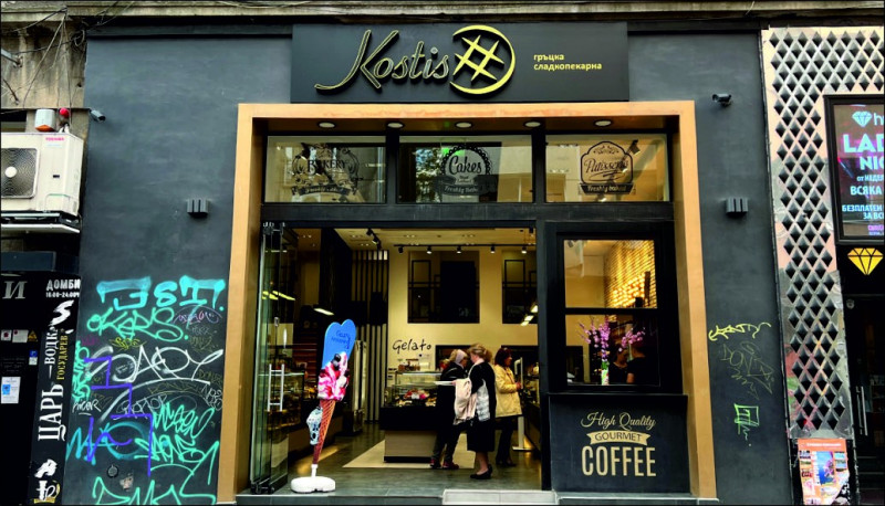 Изработка и монтаж на обемни надписи, кутии от еталбонд и фолиране на витрини за гръцки сладкопекарни KOSTIS София, Граф Игнатиев