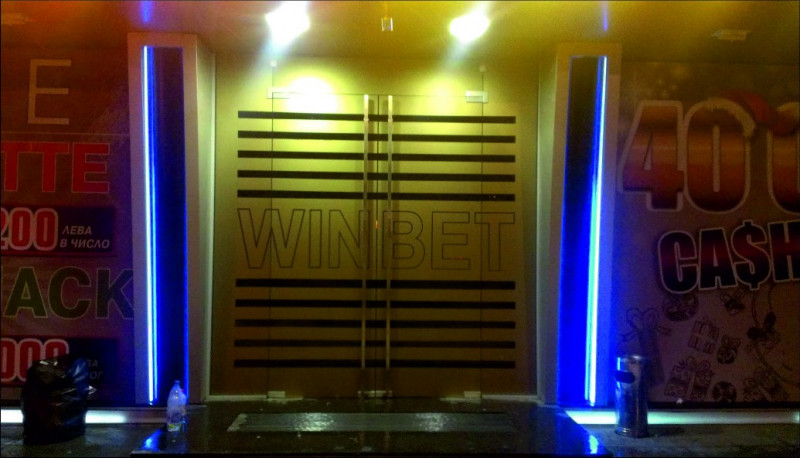 Брандиране на витражи iи винилни платна за WINBET кв. Младост, град София